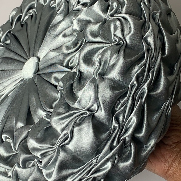 Handmade mini cushion- Smocking technique satiny material (NWT) - Picture 5 of 6